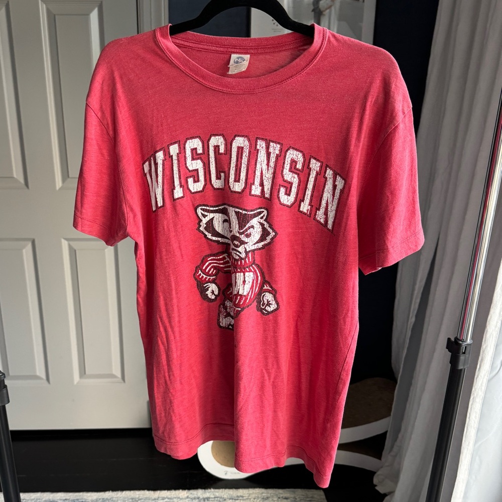 New Adgenda Wisconsin Badgers Men’s T shirt